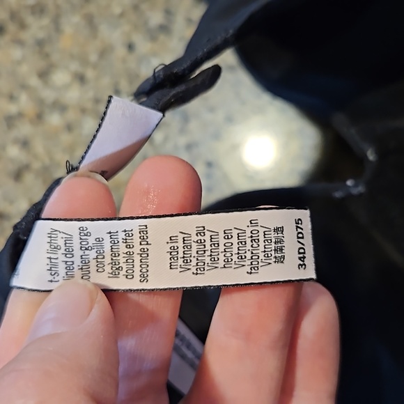 Victoria Secret Bra 5/$50 - Picture 4 of 4